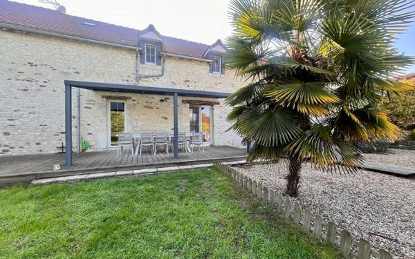 Maison à vendre    8 pièces •  Dangé-Saint-Romain