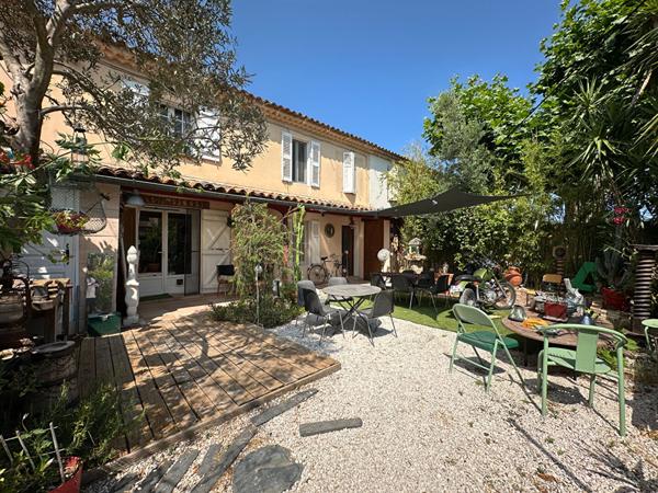 Maison de charme à vendre à La Moutonne - Un havre de paix t5 3 chambres jardin