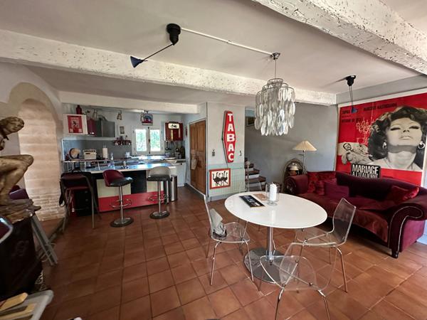 Maison de charme à vendre à La Moutonne - Un havre de paix t5 3 chambres jardin