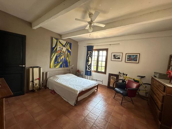 Maison de charme à vendre à La Moutonne - Un havre de paix t5 3 chambres jardin