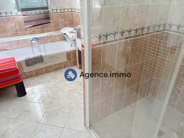 À vendre - Maison, 6 pièces située à Saint-Antoine-du-Rocher (37360)