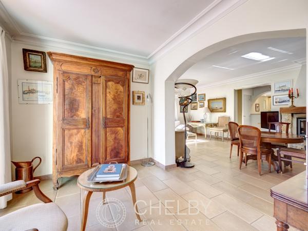 Maison
                                                                                                                                                                                                                                                                                                                        7 pièce(s)                                                                                                                                                                                                          5 chambre(s)                                                                                                                                                                                                          170  m²