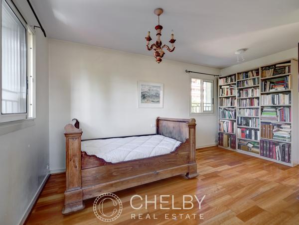Maison
                                                                                                                                                                                                                                                                                                                        7 pièce(s)                                                                                                                                                                                                          5 chambre(s)                                                                                                                                                                                                          170  m²