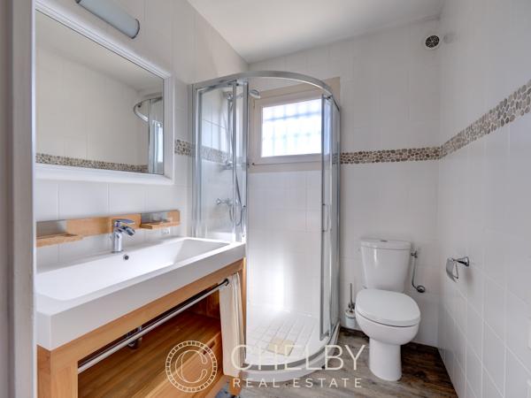 Maison
                                                                                                                                                                                                                                                                                                                        7 pièce(s)                                                                                                                                                                                                          5 chambre(s)                                                                                                                                                                                                          170  m²