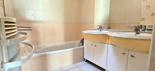 Maison  avec garage proche des commodites