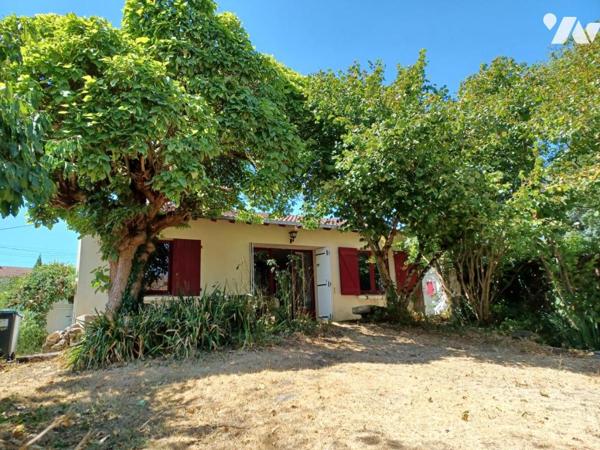 MAISON A RENOVER AVEC JARDIN, GARAGES ET DEPENDANCES