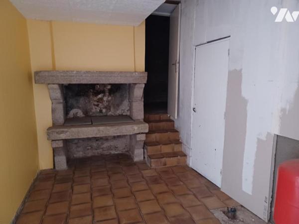 MAISON A RENOVER AVEC JARDIN, GARAGES ET DEPENDANCES