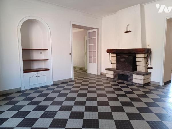 MAISON A RENOVER AVEC JARDIN, GARAGES ET DEPENDANCES