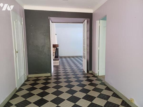 MAISON A RENOVER AVEC JARDIN, GARAGES ET DEPENDANCES