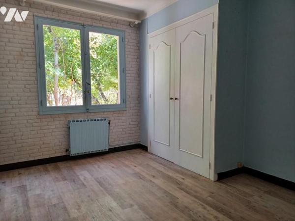 MAISON A RENOVER AVEC JARDIN, GARAGES ET DEPENDANCES