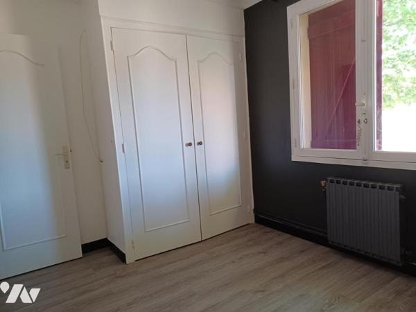 MAISON A RENOVER AVEC JARDIN, GARAGES ET DEPENDANCES
