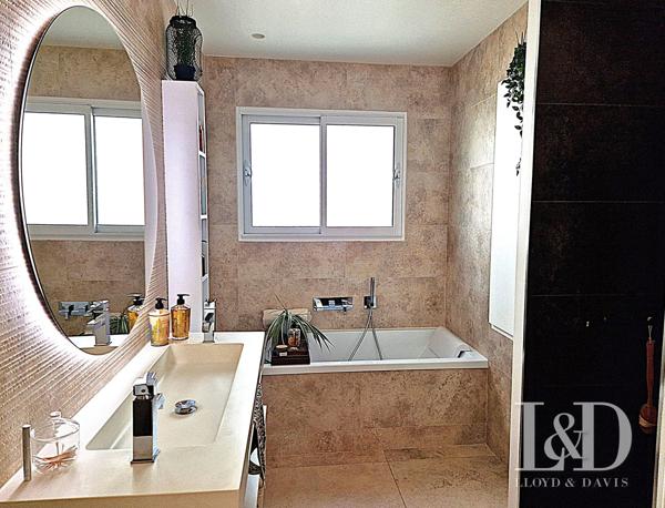 Lumineuse contemporaine - T4 plain-pied non mitoyen - jardin & stationnement