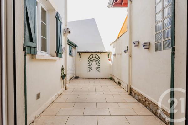 Maison à vendre  5 pièces - 107,98 m 2   BIARRITZ  - 64