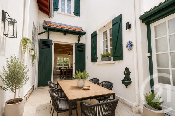 Maison à vendre  5 pièces - 107,98 m 2   BIARRITZ  - 64