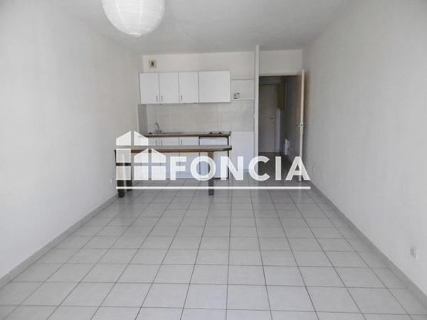 Location Studio 31.02 m² - 5 RUE DES HALLES Nimes 30000