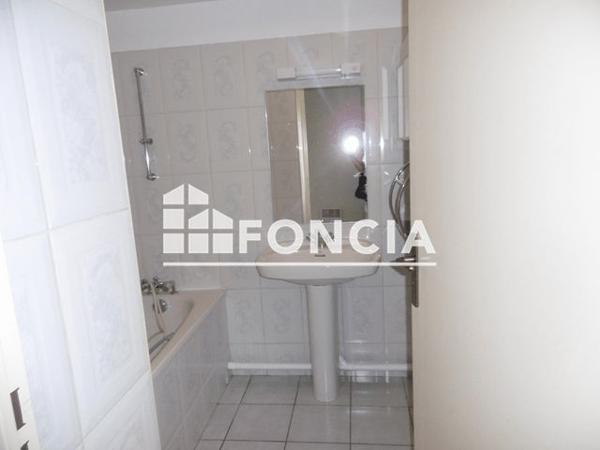 Location Studio 31.02 m² - 5 RUE DES HALLES Nimes 30000