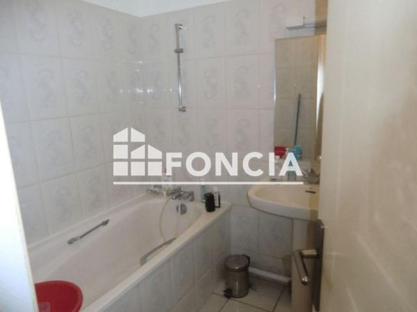 Location Studio 31.02 m² - 5 RUE DES HALLES Nimes 30000