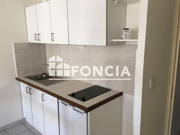 Location Studio 31.02 m² - 5 RUE DES HALLES Nimes 30000