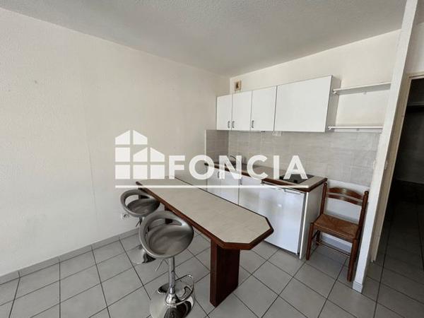 Location Studio 31.02 m² - 5 RUE DES HALLES Nimes 30000