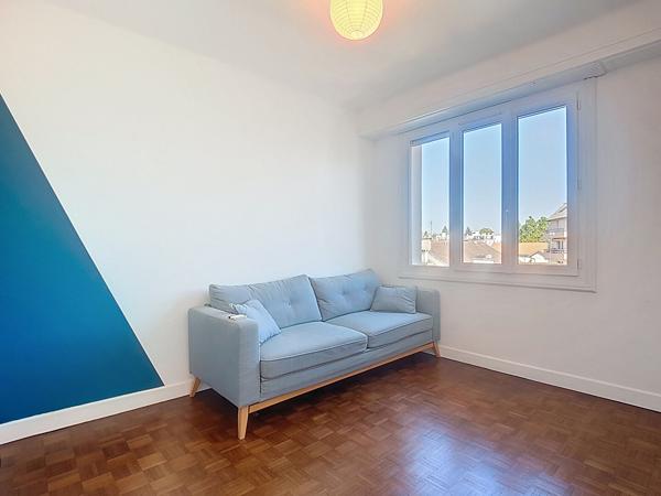 A louer PAU centre - Appartement T4  meublé de 90.05 m2 lumineux exposé sud avec deux balcons et un garage