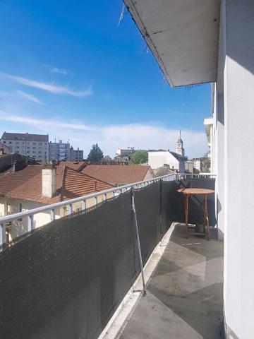 A louer PAU centre - Appartement T4  meublé de 90.05 m2 lumineux exposé sud avec deux balcons et un garage