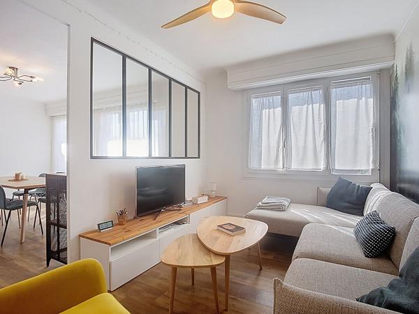 A louer PAU centre - Appartement T4  meublé de 90.05 m2 lumineux exposé sud avec deux balcons et un garage