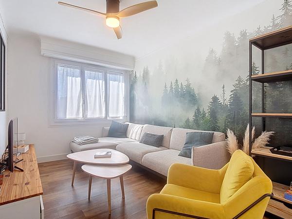 A louer PAU centre - Appartement T4  meublé de 90.05 m2 lumineux exposé sud avec deux balcons et un garage