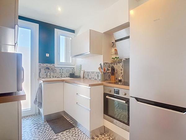 A louer PAU centre - Appartement T4  meublé de 90.05 m2 lumineux exposé sud avec deux balcons et un garage