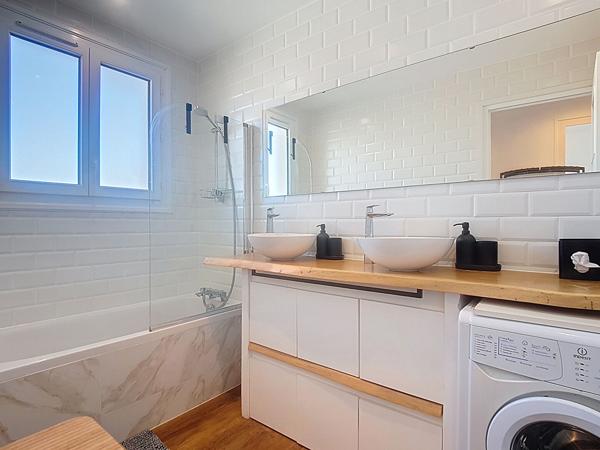 A louer PAU centre - Appartement T4  meublé de 90.05 m2 lumineux exposé sud avec deux balcons et un garage