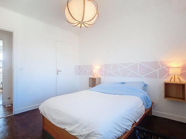 A louer PAU centre - Appartement T4  meublé de 90.05 m2 lumineux exposé sud avec deux balcons et un garage