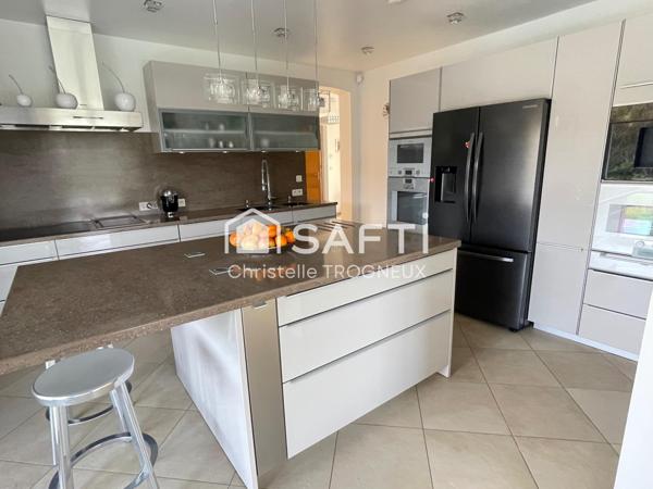 Superbe Pavillon d’environ 215 M2