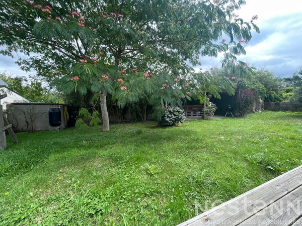 Ancienne maison rénovée sur trois niveaux avec jardin, terrasses couvertes et sous-sol complet, idéalement située à Pluneret près d'Auray