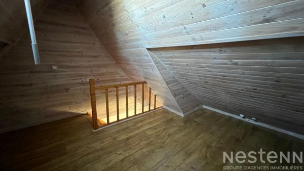 Ancienne maison rénovée sur trois niveaux avec jardin, terrasses couvertes et sous-sol complet, idéalement située à Pluneret près d'Auray