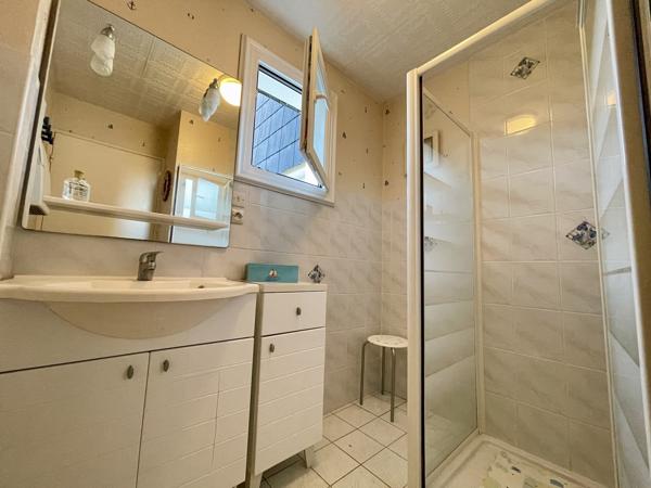 Guidel, Vie de Plain-Pied & Proximité Des Commerces Pour Cette Familiale de 140m² Au Sol