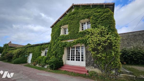 A vendre à VIVONNE - Une maison de ville de 119m² avec garage