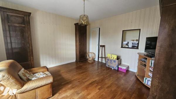 A vendre à VIVONNE - Une maison de ville de 119m² avec garage