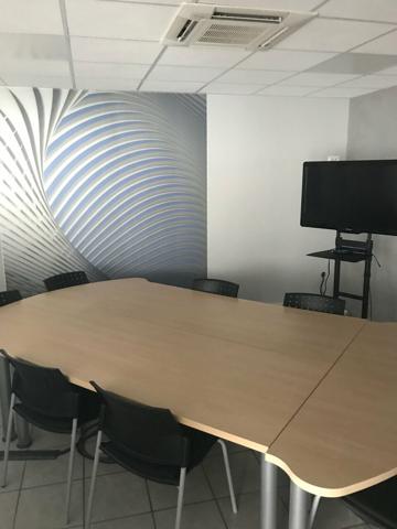 Bureaux et entrepôts à louer à Valence, bâtiment moderne, prestations de qualité