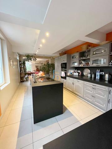 Saint-Germain-du-Puy (18390) Maison de caractère d’environ 293 m² sur parcelle de 1 054 m² – Idéale pour grande famille ou profession libér