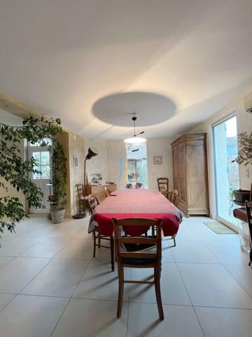 Saint-Germain-du-Puy (18390) Maison de caractère d’environ 293 m² sur parcelle de 1 054 m² – Idéale pour grande famille ou profession libér