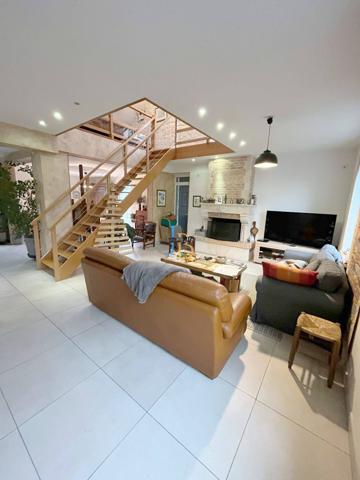 Saint-Germain-du-Puy (18390) Maison de caractère d’environ 293 m² sur parcelle de 1 054 m² – Idéale pour grande famille ou profession libér