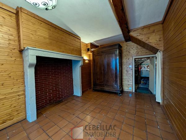 Maison de village à rénover entièrement à fort potentiel au coeur de Ceyrat