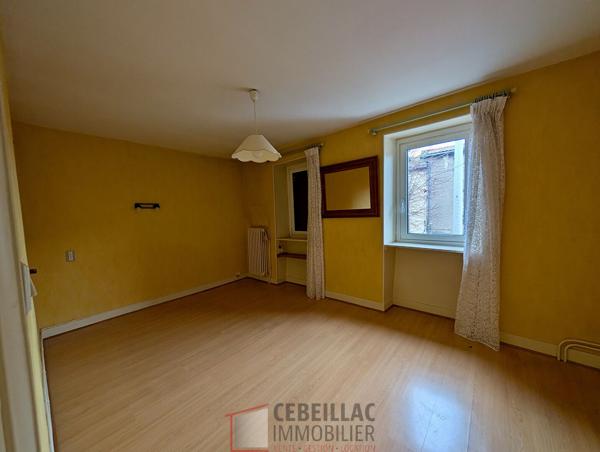 Maison de village à rénover entièrement à fort potentiel au coeur de Ceyrat