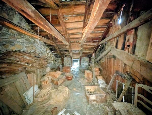 Immeuble à rénover avec beau potentiel