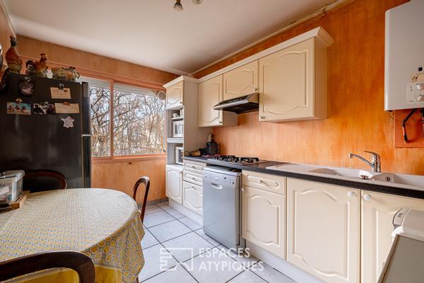 Appartement à rénover dans un cadre arboré avec extérieur proche Point du jour