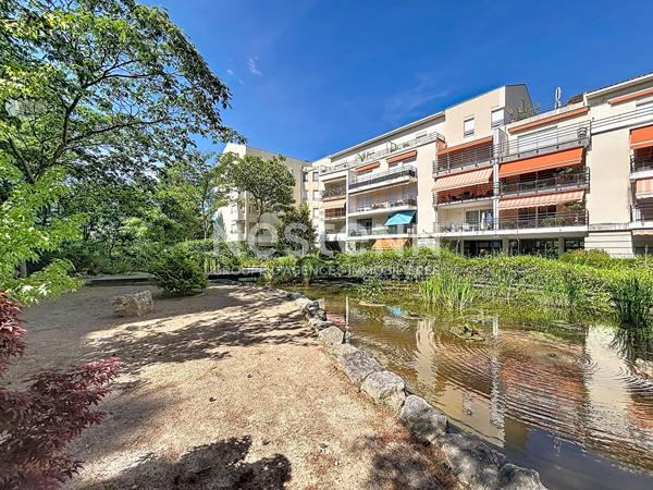 Appartement Bron T4 de 83m2 - 3 chambres - 2 terrasses - Cave - FORT DE BRON 69500
