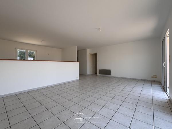Pavillon T5 100m² Rouillé (86480)