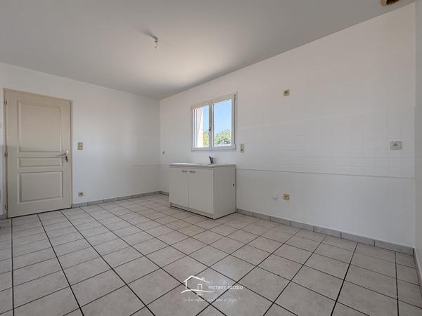 Pavillon T5 100m² Rouillé (86480)