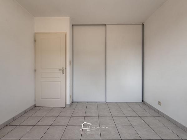Pavillon T5 100m² Rouillé (86480)