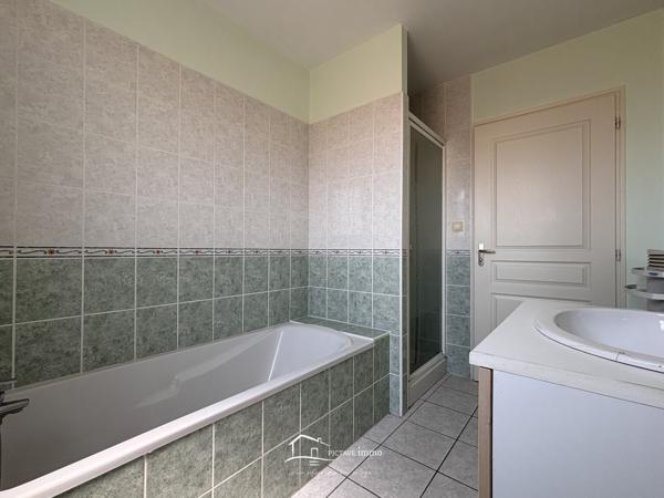 Pavillon T5 100m² Rouillé (86480)