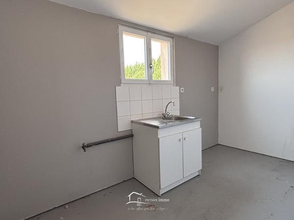 Pavillon T5 100m² Rouillé (86480)